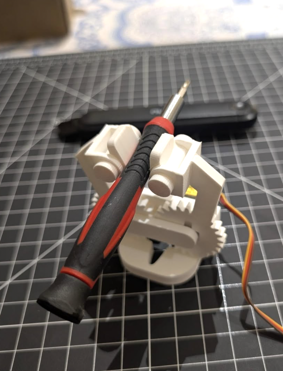 Simple Robotic Gripper